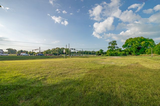 2408 Nashville Hwy, Columbia, TN 38401