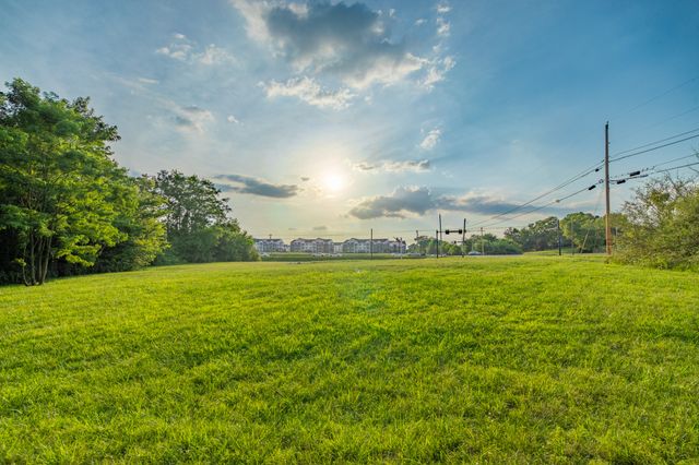 2408 Nashville Hwy, Columbia, TN 38401