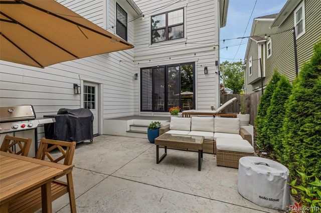 709 S Blair Avenue, Royal Oak, MI 48067