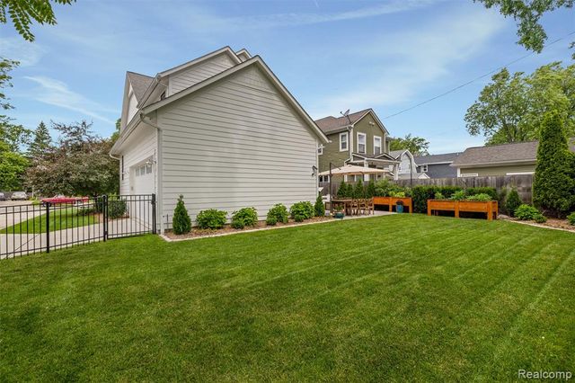 709 S Blair Avenue, Royal Oak, MI 48067