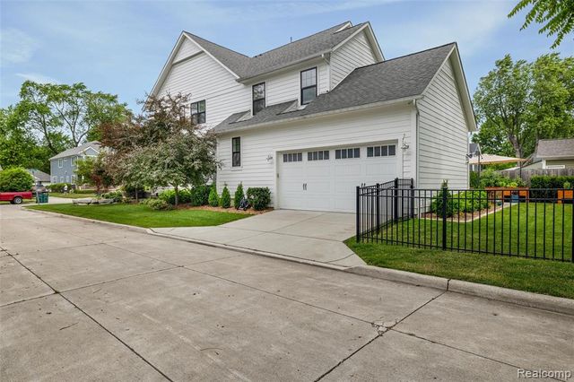 709 S Blair Avenue, Royal Oak, MI 48067