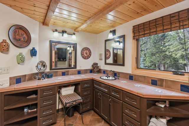 29070 Ridge View Rd, Foresthill, CA 95631