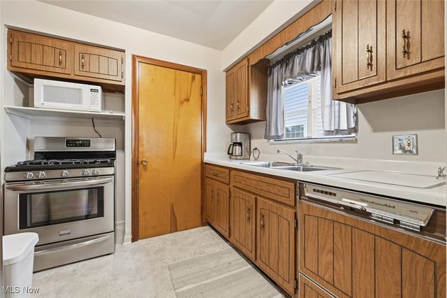 7503 Whittington Avenue, Parma, OH 44129