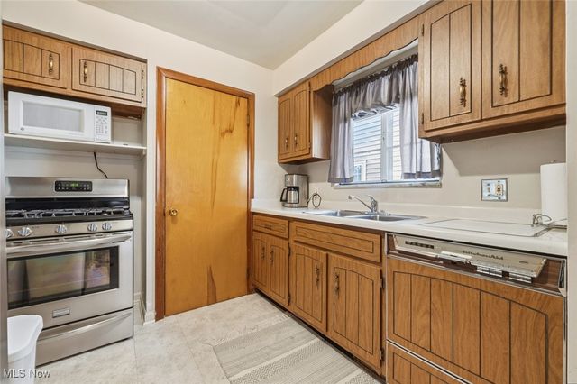 7503 Whittington Avenue, Parma, OH 44129