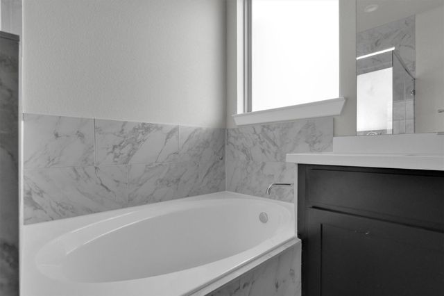 2822 Sapphire Hills Drive, Iowa Colony, TX 77583