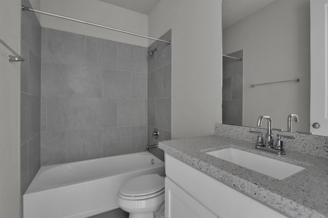 2822 Sapphire Hills Drive, Iowa Colony, TX 77583