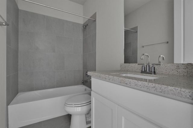 2822 Sapphire Hills Drive, Iowa Colony, TX 77583