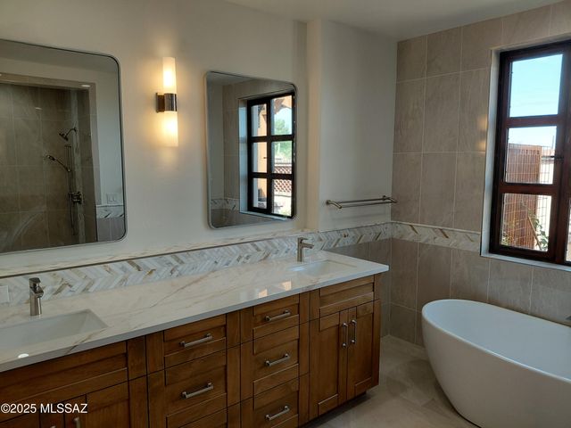 6060 N Piedra Seca, Tucson, AZ 85718