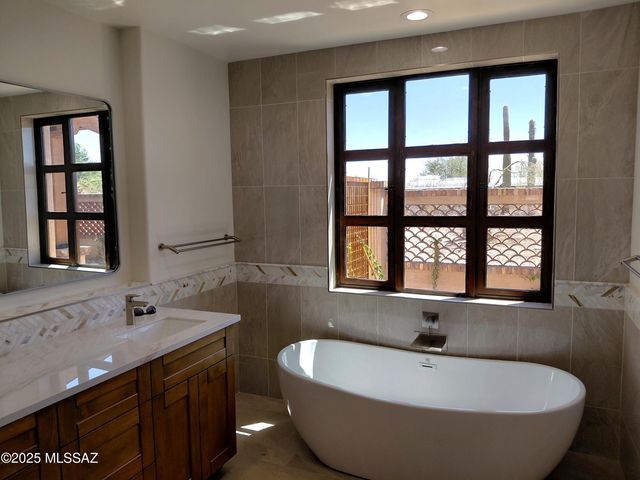 6060 N Piedra Seca, Tucson, AZ 85718