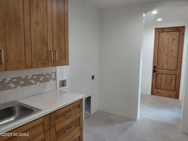 6060 N Piedra Seca, Tucson, AZ 85718