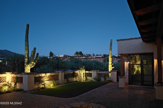 6060 N Piedra Seca, Tucson, AZ 85718