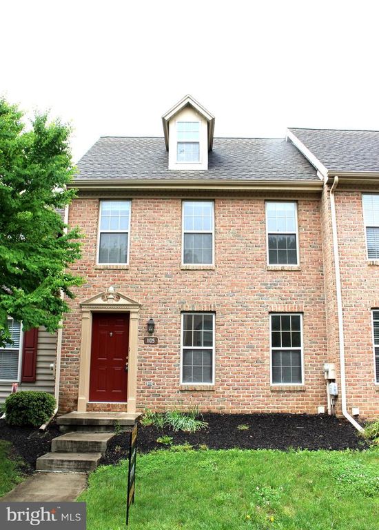 Image 1 of property listing at 1105 SKYVIEW DR, York, PA 17406