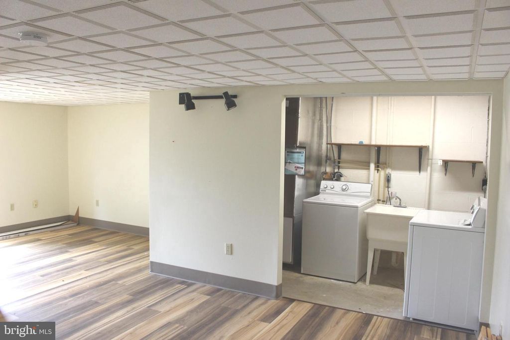 Image 10 of property listing at 1105 SKYVIEW DR, York, PA 17406