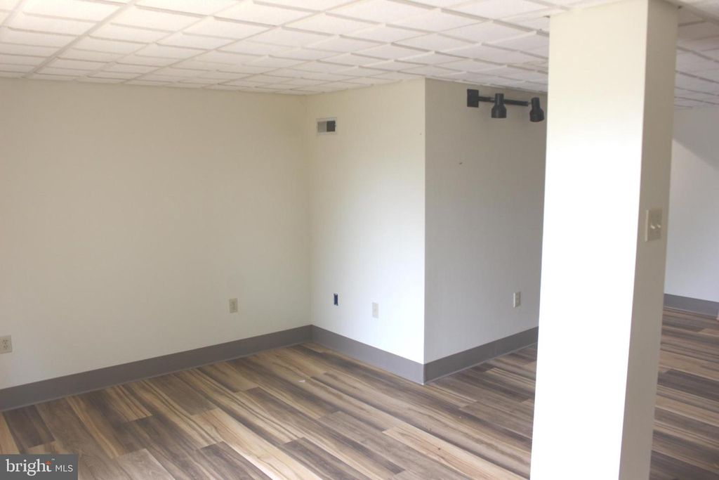Image 12 of property listing at 1105 SKYVIEW DR, York, PA 17406