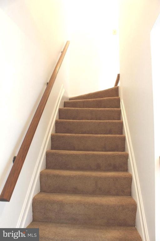 Image 13 of property listing at 1105 SKYVIEW DR, York, PA 17406