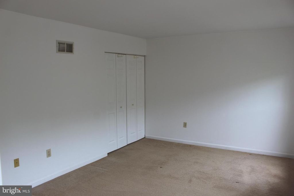 Image 15 of property listing at 1105 SKYVIEW DR, York, PA 17406