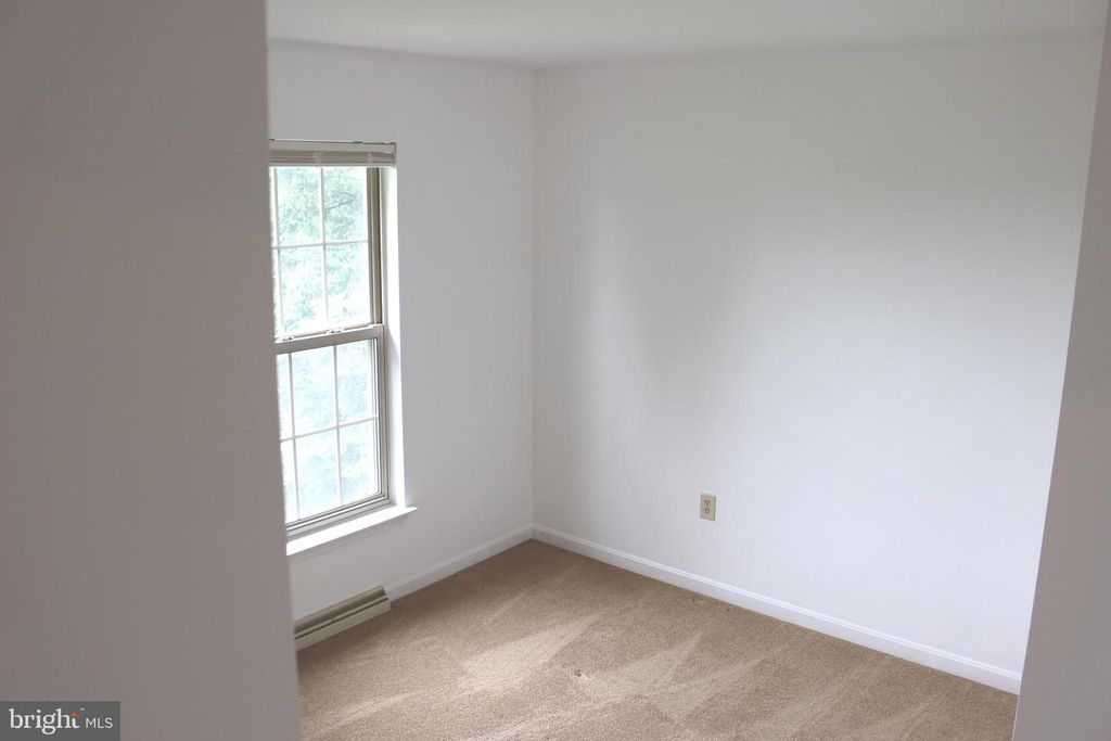Image 17 of property listing at 1105 SKYVIEW DR, York, PA 17406