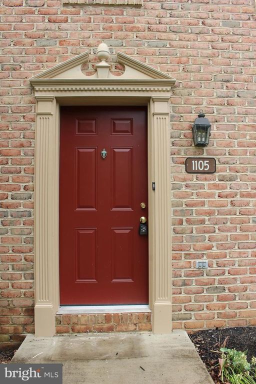 Image 2 of property listing at 1105 SKYVIEW DR, York, PA 17406