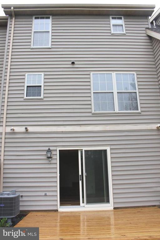 Image 21 of property listing at 1105 SKYVIEW DR, York, PA 17406