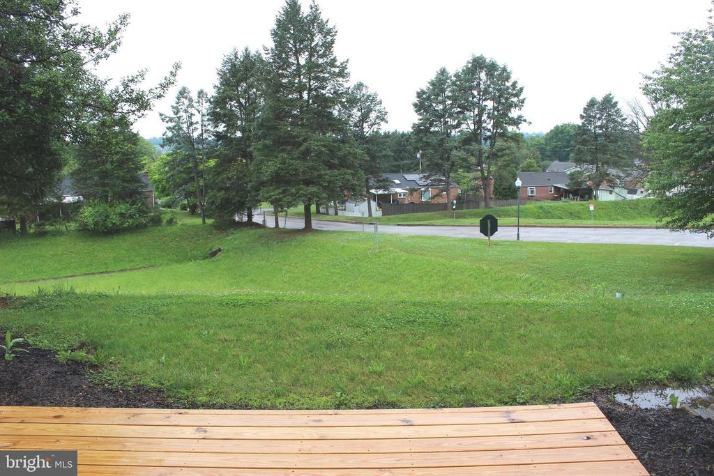 Image 23 of property listing at 1105 SKYVIEW DR, York, PA 17406