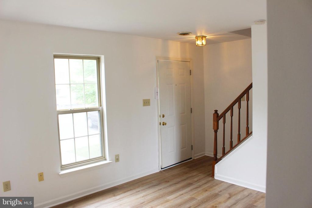 Image 3 of property listing at 1105 SKYVIEW DR, York, PA 17406