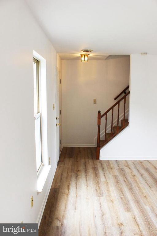 Image 4 of property listing at 1105 SKYVIEW DR, York, PA 17406