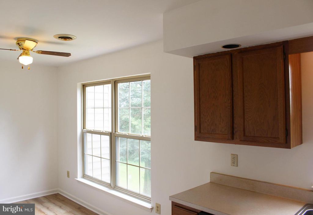 Image 8 of property listing at 1105 SKYVIEW DR, York, PA 17406
