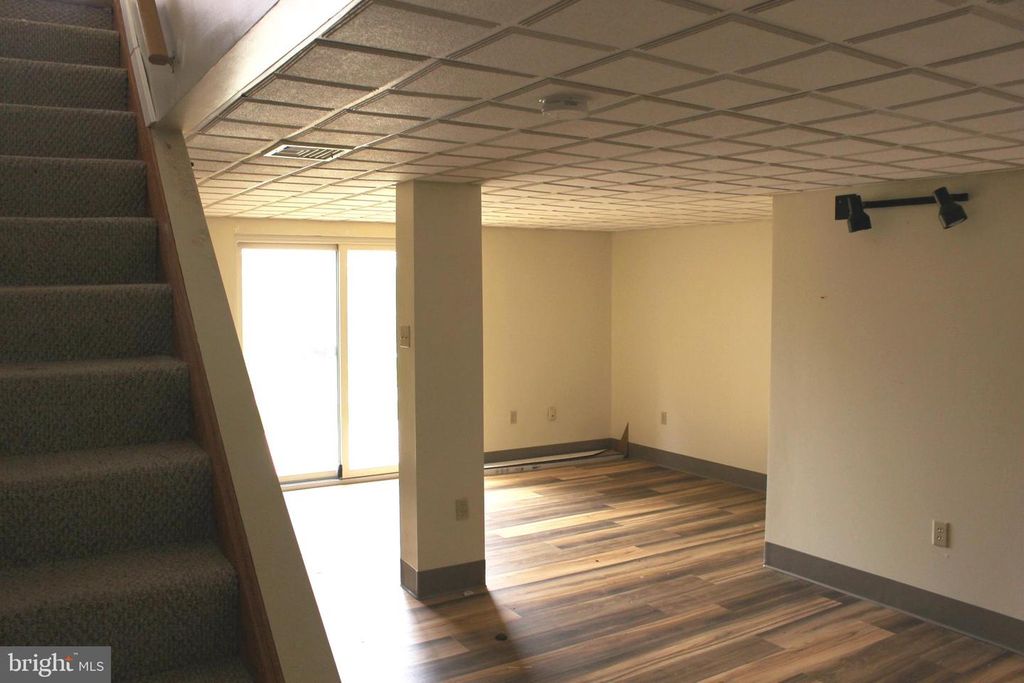 Image 9 of property listing at 1105 SKYVIEW DR, York, PA 17406