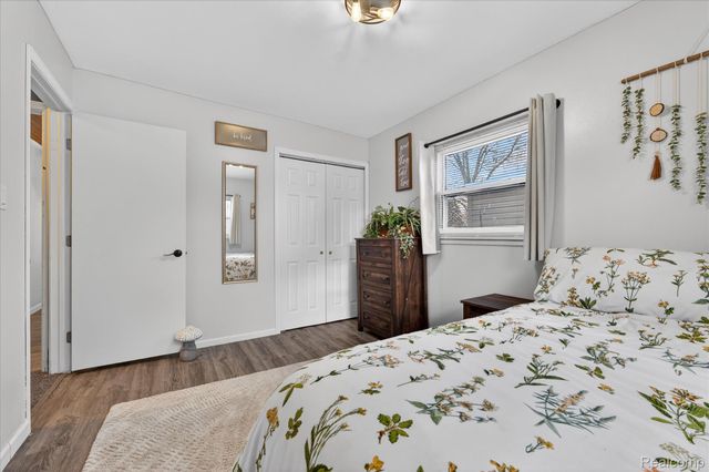 21325 Drexel Street, Clinton Charter Township, MI 48036