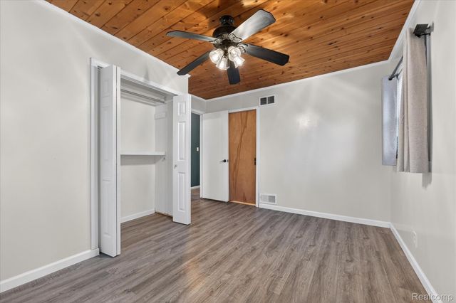 21325 Drexel Street, Clinton Charter Township, MI 48036