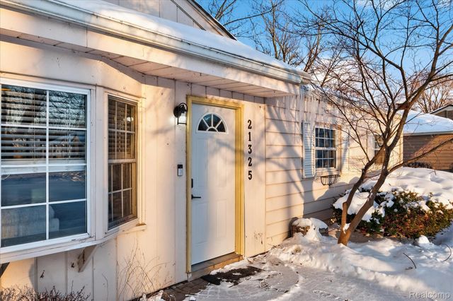 21325 Drexel Street, Clinton Charter Township, MI 48036