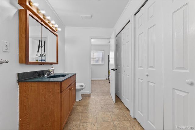 21325 Drexel Street, Clinton Charter Township, MI 48036