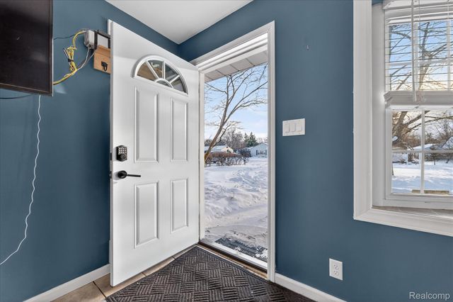 21325 Drexel Street, Clinton Charter Township, MI 48036