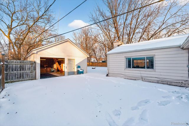 21325 Drexel Street, Clinton Charter Township, MI 48036