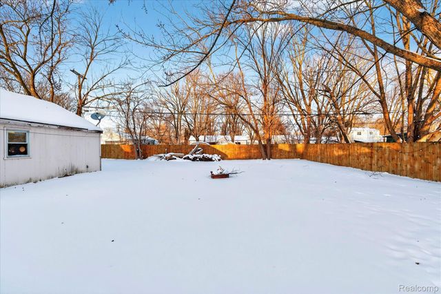 21325 Drexel Street, Clinton Charter Township, MI 48036