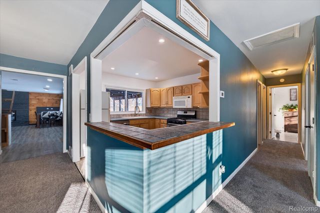 21325 Drexel Street, Clinton Charter Township, MI 48036