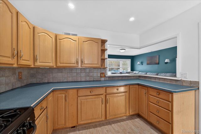 21325 Drexel Street, Clinton Charter Township, MI 48036