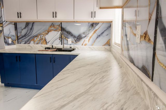 6854 Fenton Street, Dearborn Heights, MI 48127