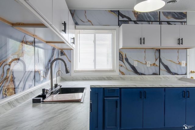 6854 Fenton Street, Dearborn Heights, MI 48127