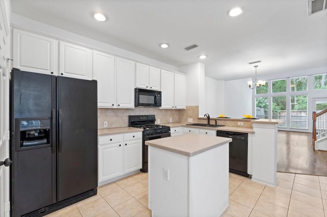 31 W Greenhill Terrace Place, The Woodlands, TX 77382