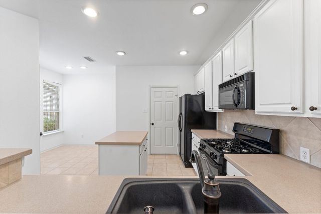 31 W Greenhill Terrace Place, The Woodlands, TX 77382