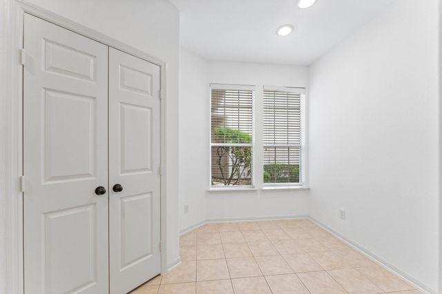 31 W Greenhill Terrace Place, The Woodlands, TX 77382