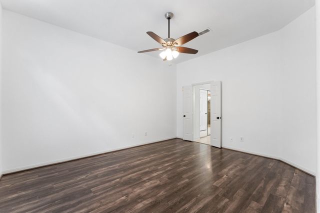 31 W Greenhill Terrace Place, The Woodlands, TX 77382