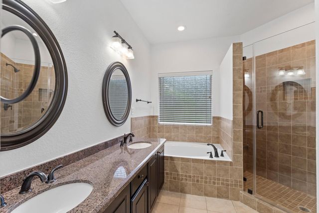 31 W Greenhill Terrace Place, The Woodlands, TX 77382