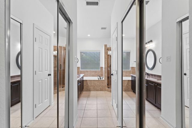 31 W Greenhill Terrace Place, The Woodlands, TX 77382