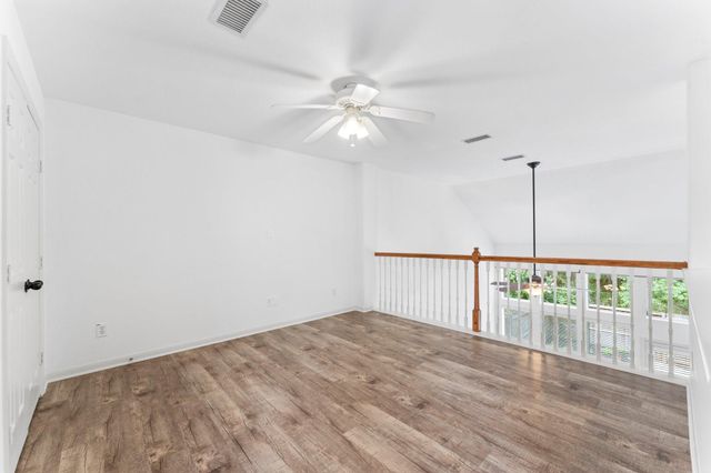 31 W Greenhill Terrace Place, The Woodlands, TX 77382