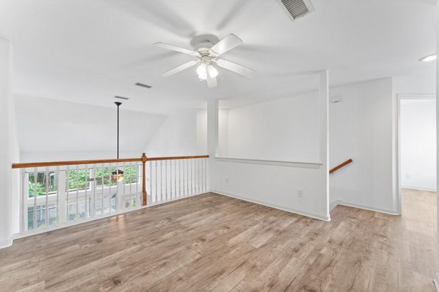 31 W Greenhill Terrace Place, The Woodlands, TX 77382