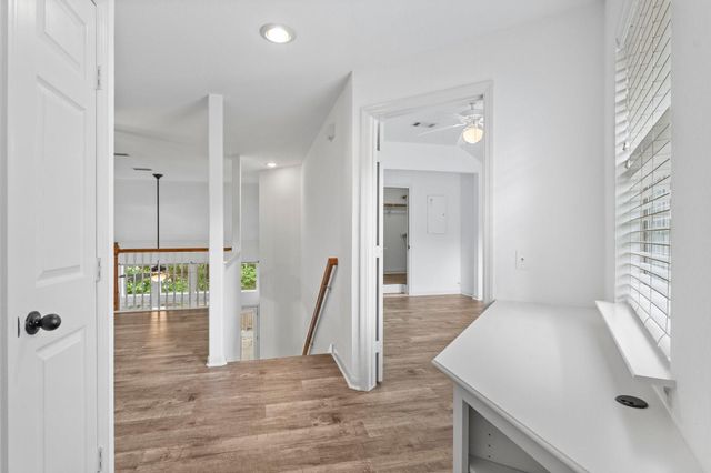 31 W Greenhill Terrace Place, The Woodlands, TX 77382