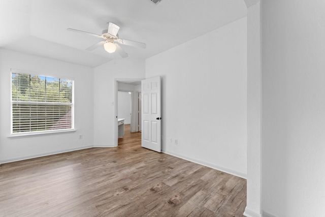 31 W Greenhill Terrace Place, The Woodlands, TX 77382