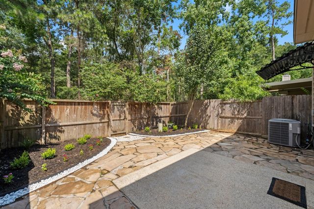 31 W Greenhill Terrace Place, The Woodlands, TX 77382